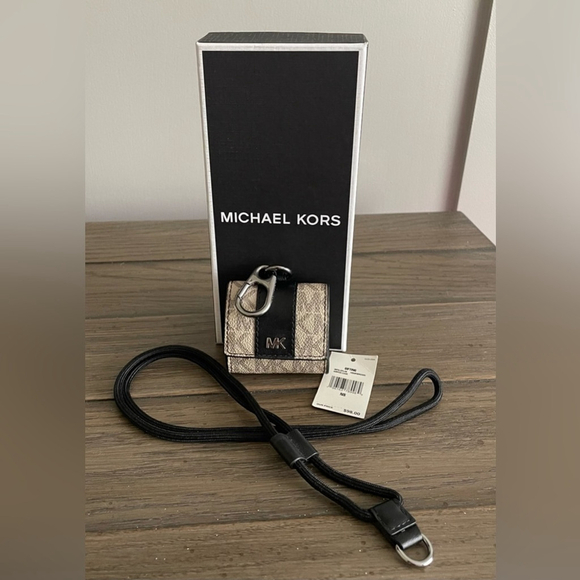 Michael Kors Handbags - NWT, Michael Kors, Cream & Black Signature AirPod Holder
